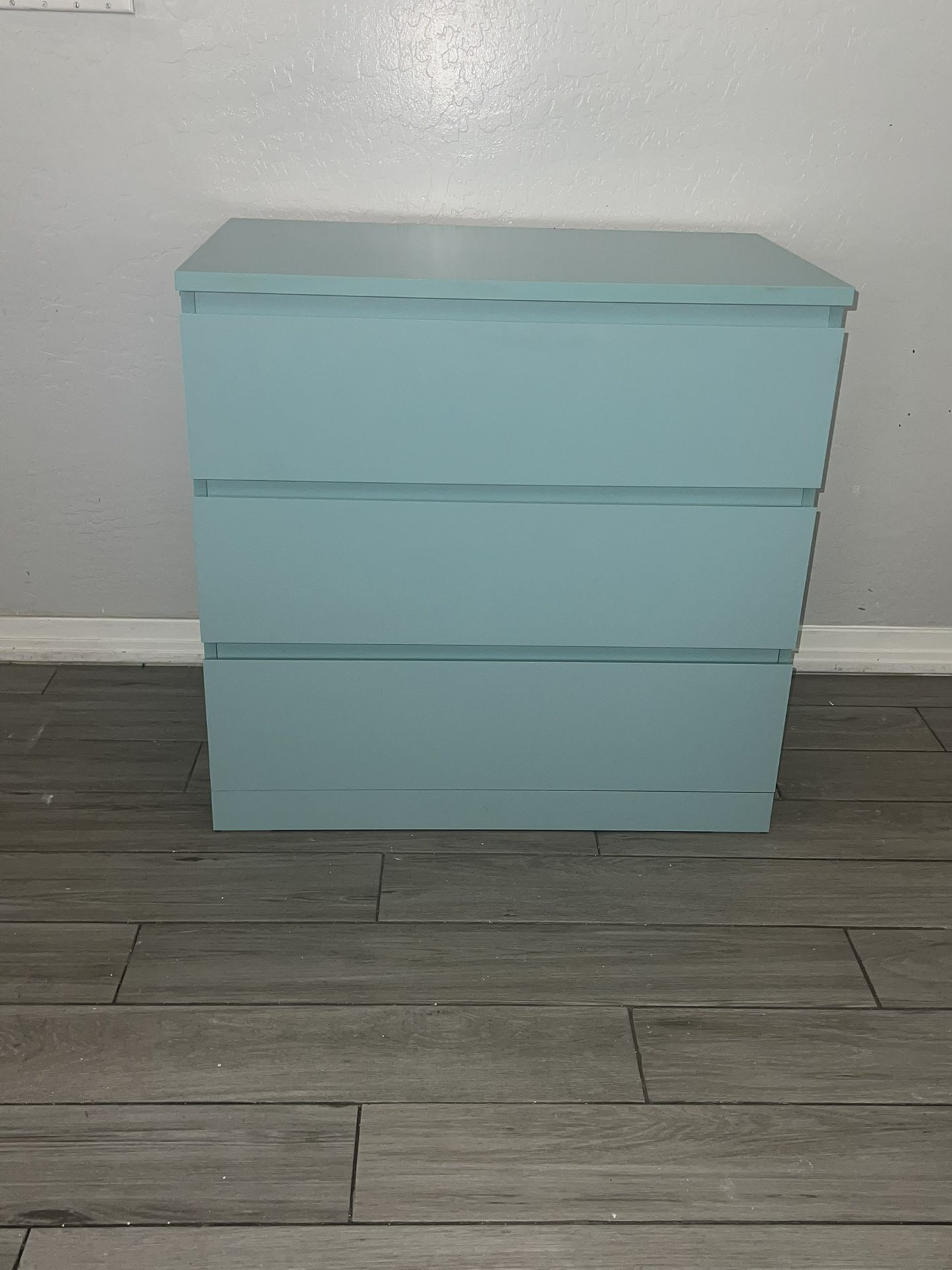 MALM 3 Drawer chest / dresser