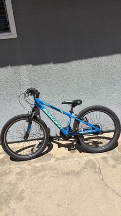 24” schwinn hard tail mountain bike