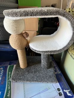 Cat scratcher / tower