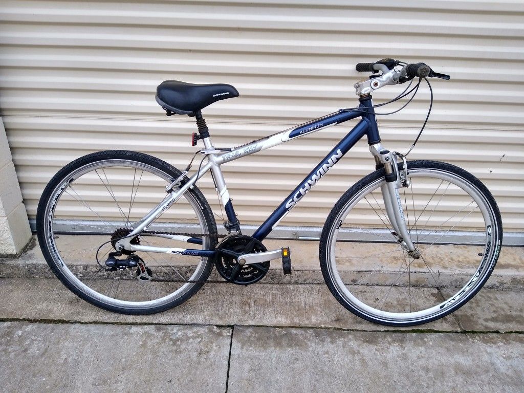 Schwinn Trailway Hybrid Bike Adults Bike