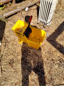 Rubbermaid brand new with wheels