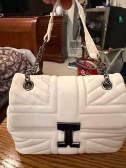 White Quilted Shoulder Bag / Crossbody Purse – Chain Strap – Burgundy Interior