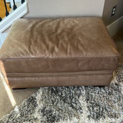 Ottoman 38 X 28 X 17 In