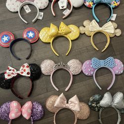 LOT OF DISNEY MINNIE MOUSE EARS (12 Total) 