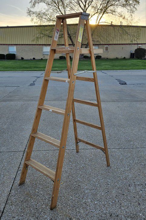 Werner W336 6 ft Wood Step Ladder 200lbs Type 3

