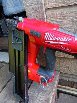 Milwaukee M18 FUEL 21° Framing Nailer + 5.0Ah Battery – Like New