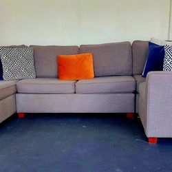 FREE DELIVERY!!!

Beautiful 4 Piece West Elm Furniture