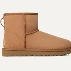 Women’s Ugg Classic Mini II Size 8