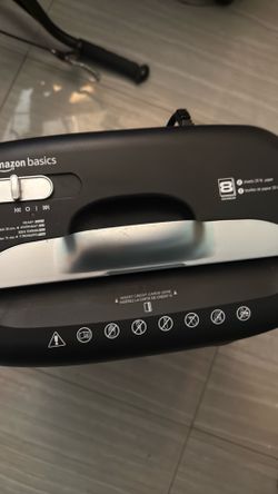 Amazon basics.8-Sheet Cross-Cut Paper  Shredder with 3.7-Gallon Wastebasket