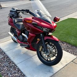 Honda DN-01 “Dino” NSX700 Hybrid Motorcycle 