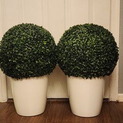 Sunnyglade 2 PCS 15.7 Inch 4 Layers Artificial Plant Topiary Ball Faux Boxwood Decorative Balls For Backyard, Balcony,Garden, Wedding And Home Décor (