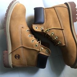 Junior Youth Timberlands Size 6 