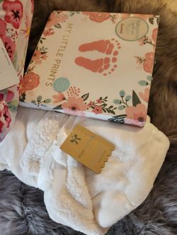Baby New Blanket, Book Print, Basket 