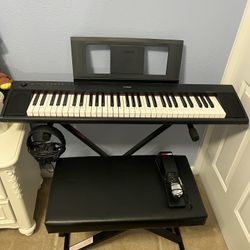 Yamaha Piano Keyboard Set
