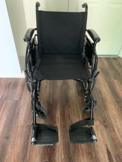 Dynarex DynaRide X-Lite Wheelchair – Excellent Condition – $190