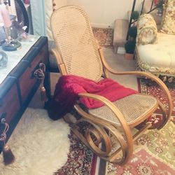 Classic Rocking Chair 