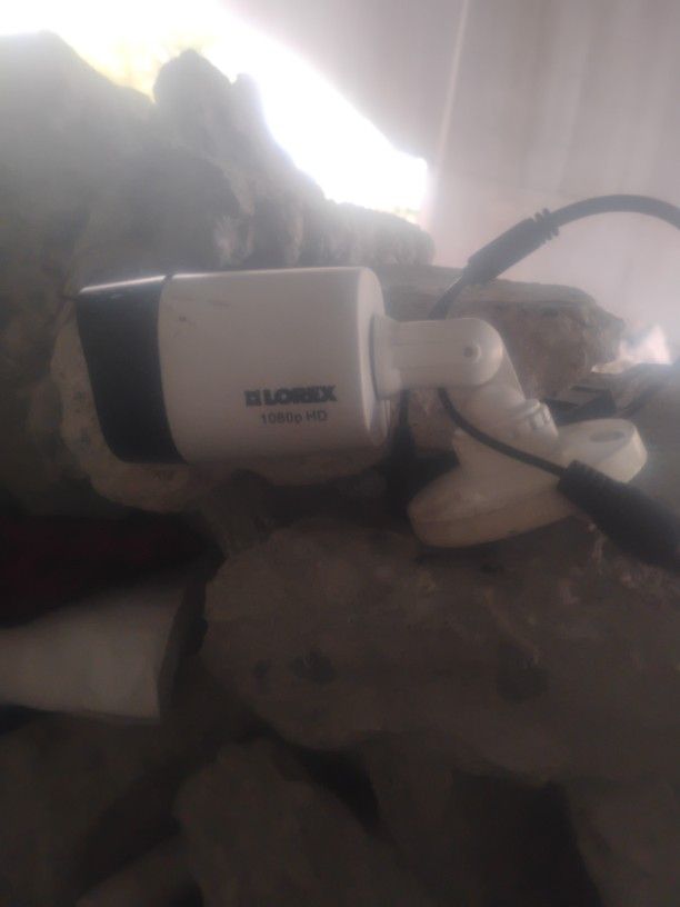 Lorex LBV2521 HD 1080p Indoor/Outdoor Night Vision Security Camera.