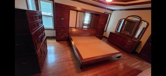 Thomasville Furniture Bedroom Set