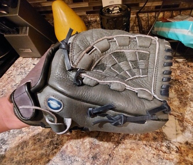 Mizuno 12 Inch Softball Glove