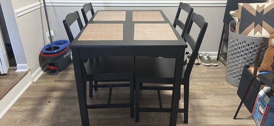 Small kitchen table plus 4 chairs