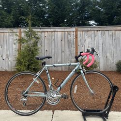 Trek 2000 Road Bike – 47 cm Frame XS - Lightweight Women’s Bicycle