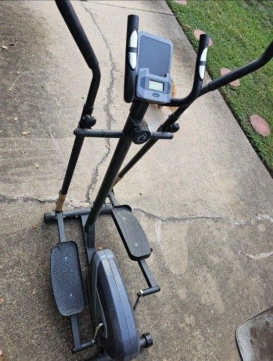 REDUCED!! Elliptical 
Excercise Workout Machine 