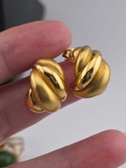 Vtg Button Shrimp 18K  750 Yellow Gold Post Earrings Designer Signed