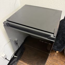 Mini fridge 