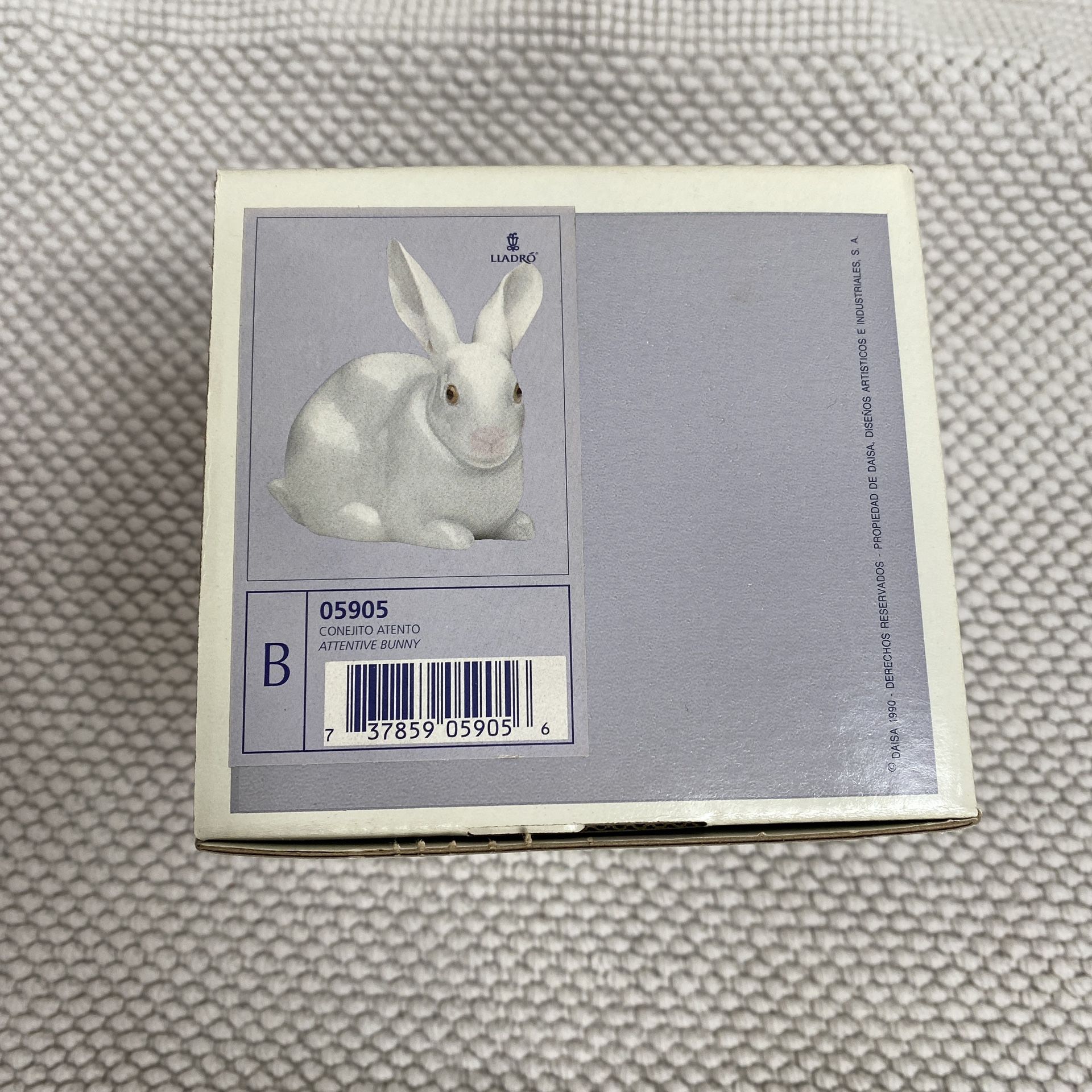 Brand New Lladro Authentic White Attentive Bunny #05905 