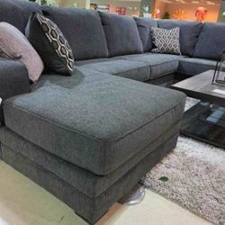 Tracling Slate  3pc Sectional With Chaise | Brand New 💯