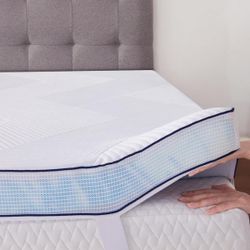 Full Size 3 Inch Ventilated Memory Foam Mattress Topper with Cooling Gel and Removable Cover Retail $69.00