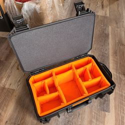 Pelican Vault V525 Rolling Case with Padded Dividers