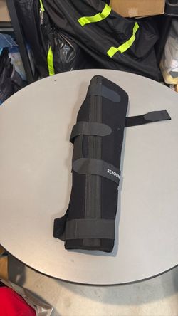 Unisex knee immobilizer