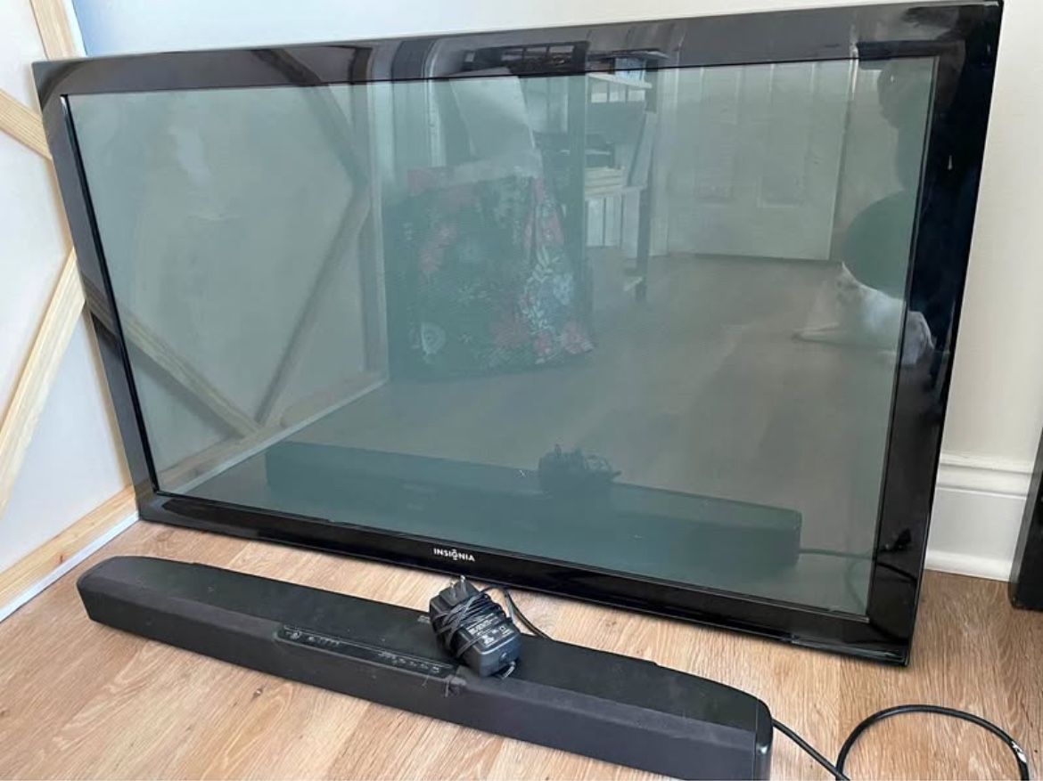 Flat screen Tv W/ Sound bar And Back Hooks To Hang On Wall