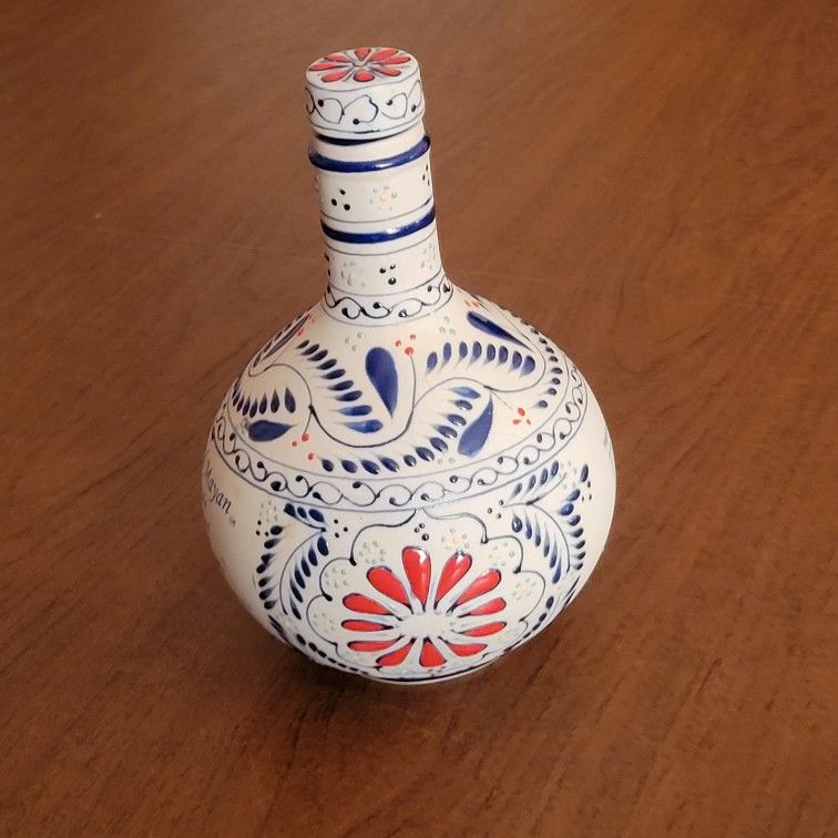 Grand Mayan Ultra Aged 100% De Agave Tequila Bottle (Empty Bottle)
750ml. Very good shape, no chips or cracks. Please see photos for details.
It is 8