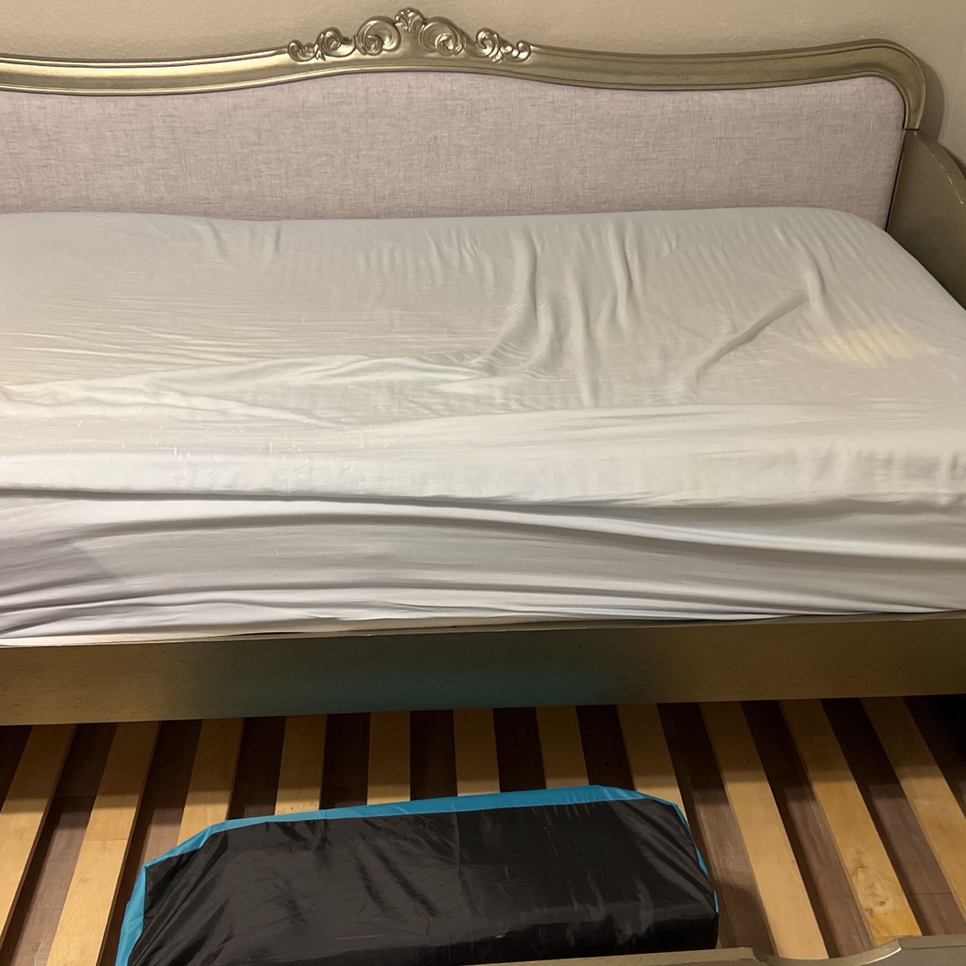 Twin Bed With Trundle 