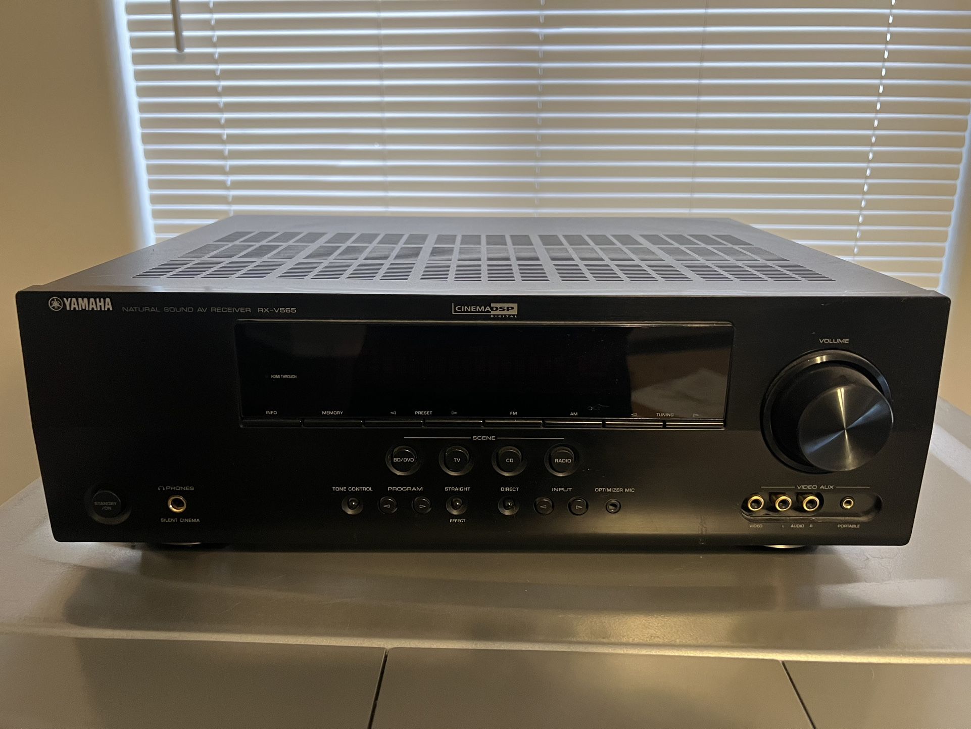 Yamaha RX-V565 Receiver 