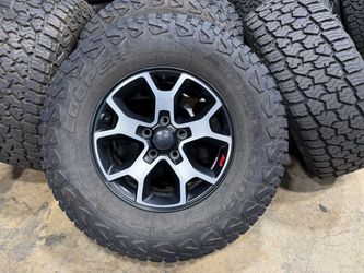 DELIVERED 5 Jeep Wrangler Rubicon wheels Cooper AT tires LT285/70R17 80% 5x127 Gladiator rims