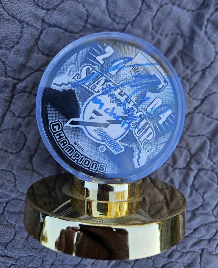 Signed Vinny Vincent Lecavalier Hockey Puck Tampa Bay Lightning Auto NHL Autograph