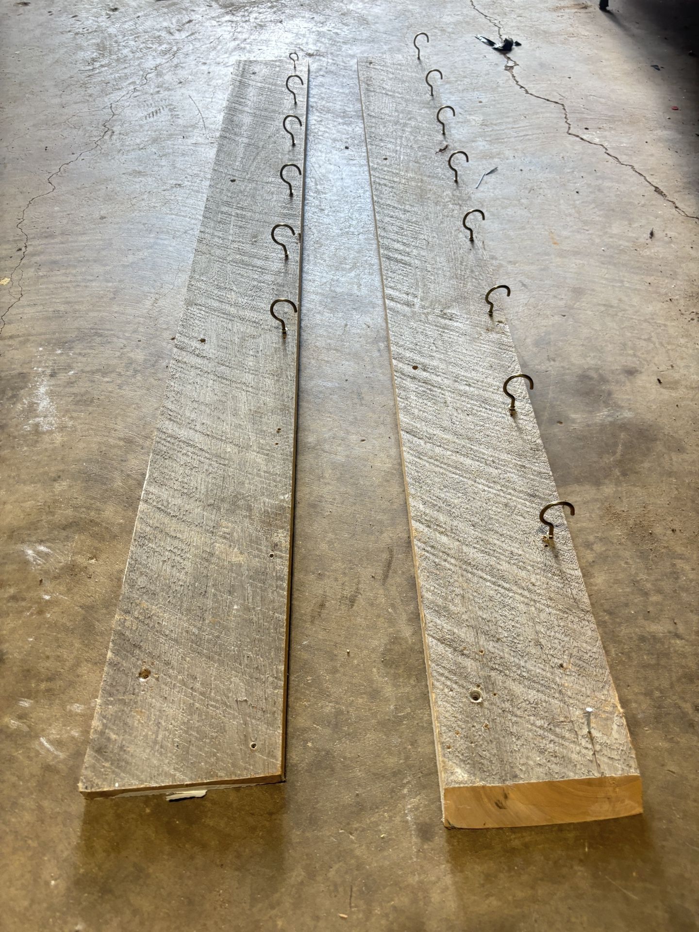 Wood Curtain Hanger W/Hooks
