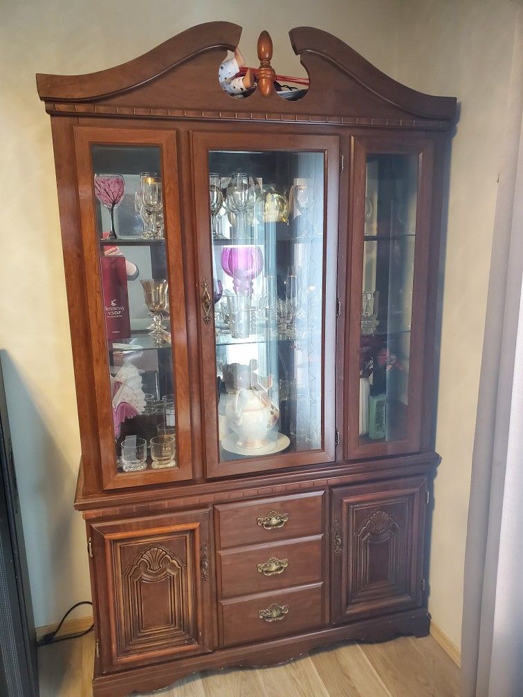 FREE CHINA HUTCH WITH LIGHT NEED GONE
