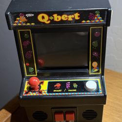 Q*bert Retro Mini Arcade by Basic Fun
