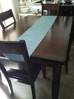 Dining table set
