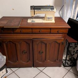Singer Athena 2000 Sewing Machine & Athens 266 Cabinet 