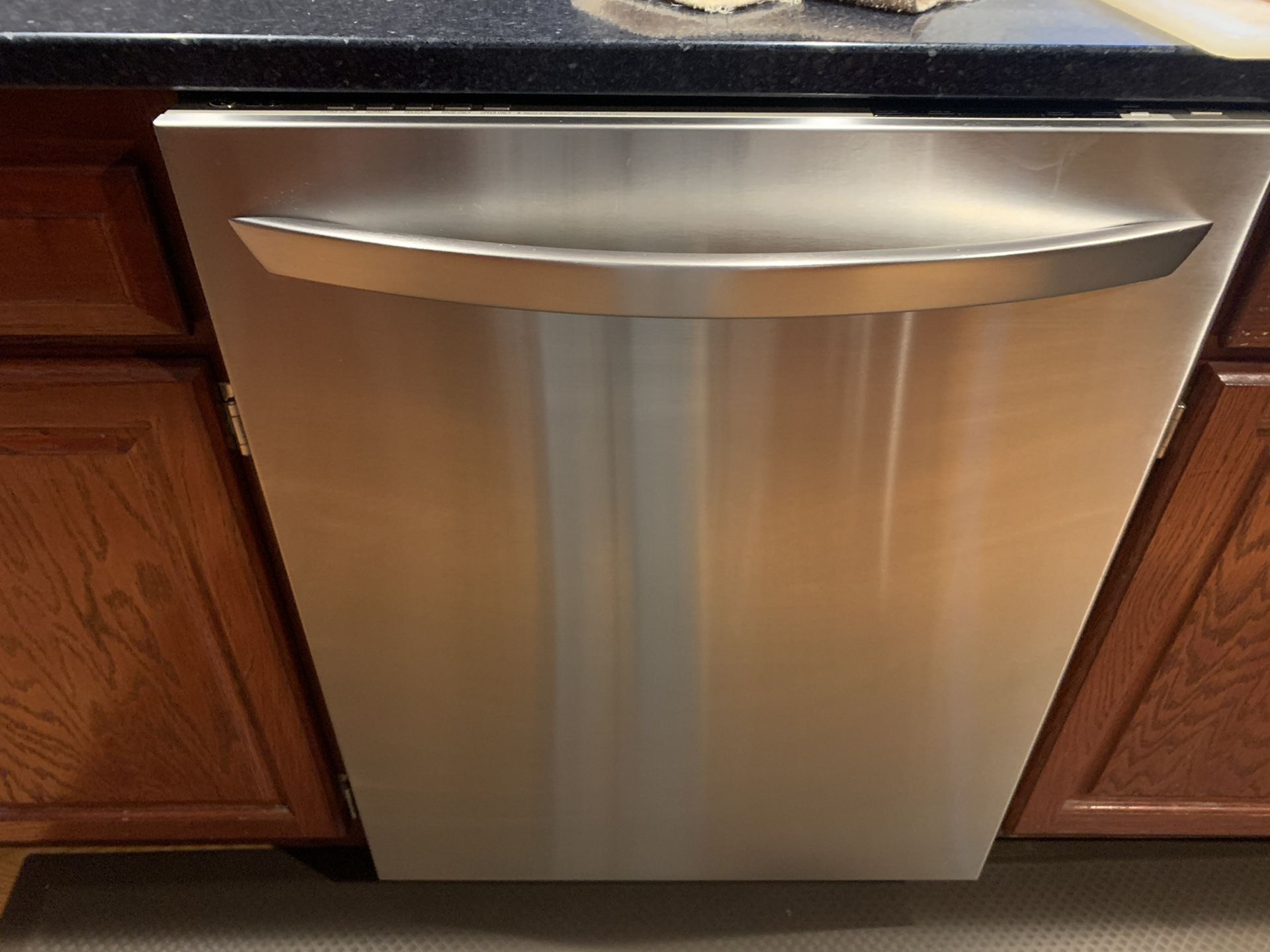 24 inch stainless steel dishwasher in excellent condition for sale