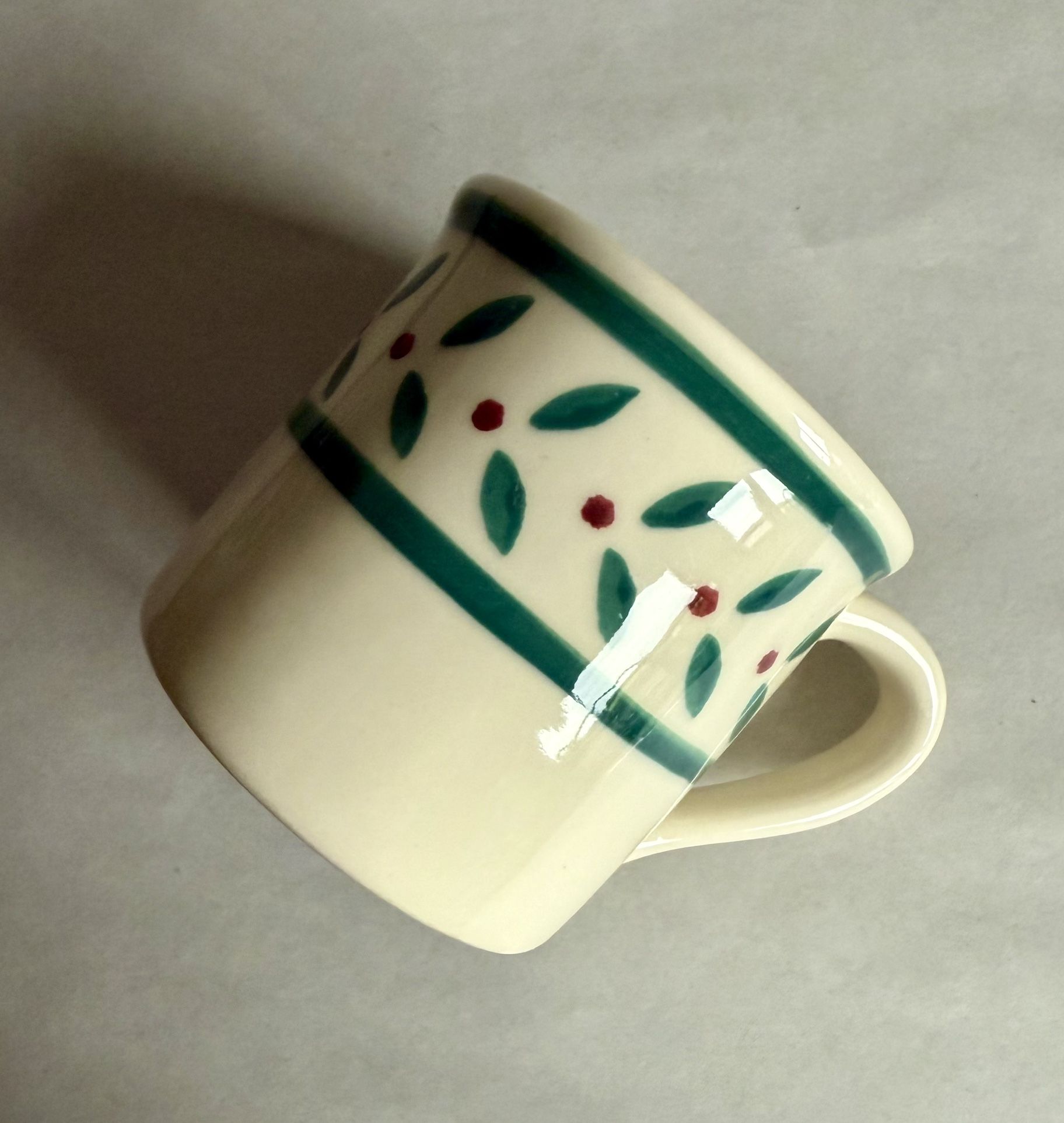 Vintage 14-oz Hartstone Pottery Holly Berry Christmas Mug 