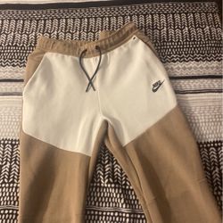 Nike Tech Sweatpants 