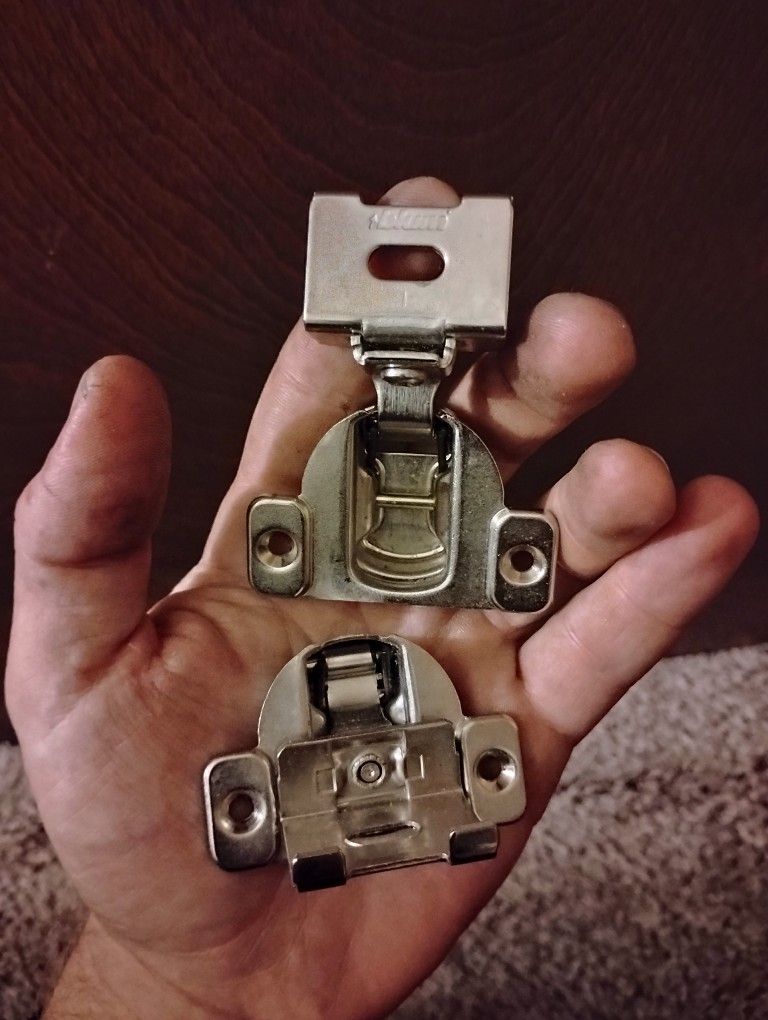 ½" Blum compact soft-close Blumotion Overlay hinges. Retails $300+