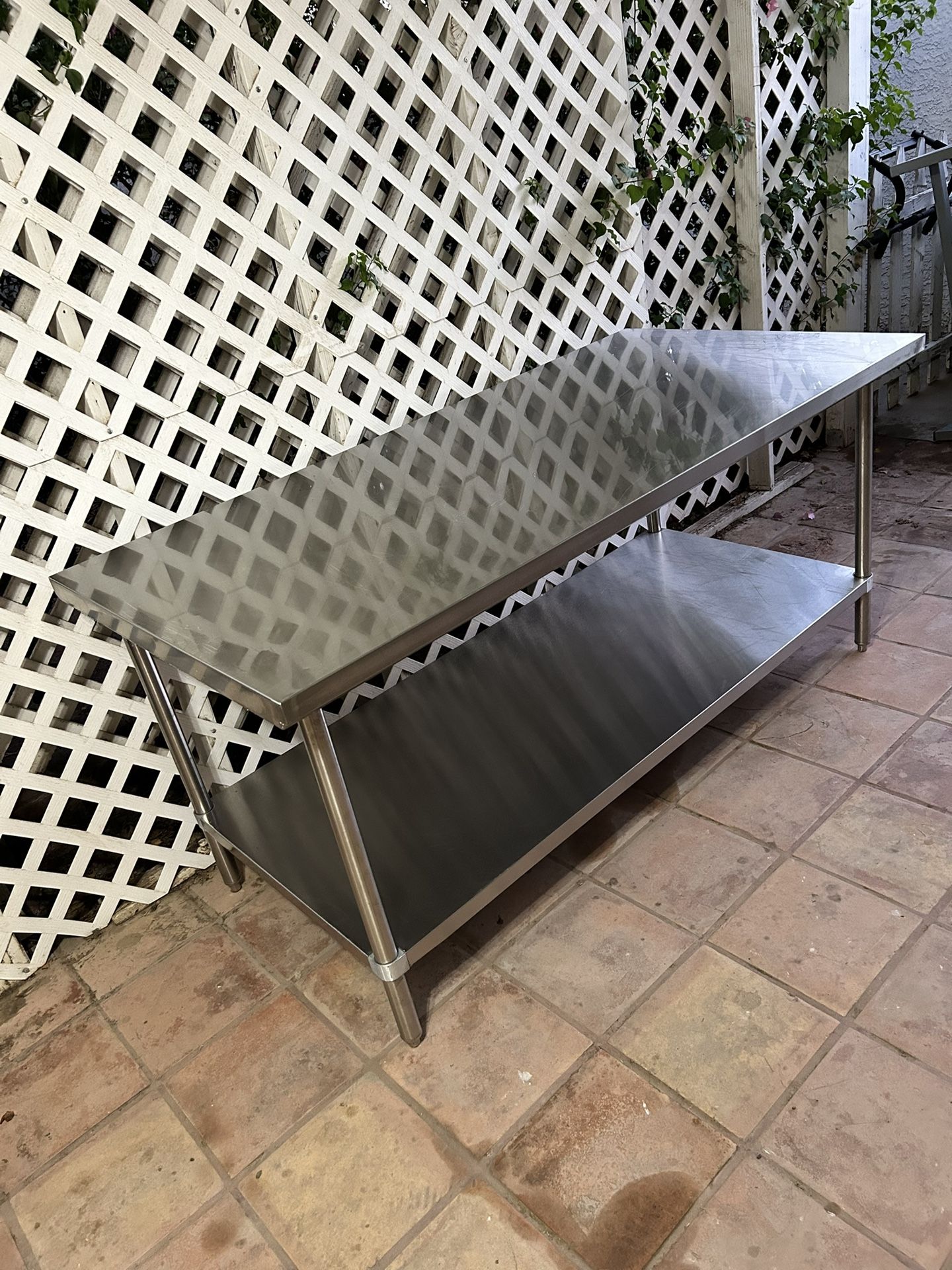 STAINLESS STEEL TABLE