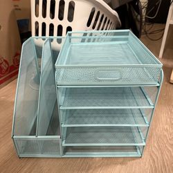 Desk Organizer / Organizador de escritorio metálico (Mint) – Like New Desk Organizer / Metal Desk Organizer (Mint) – Like New